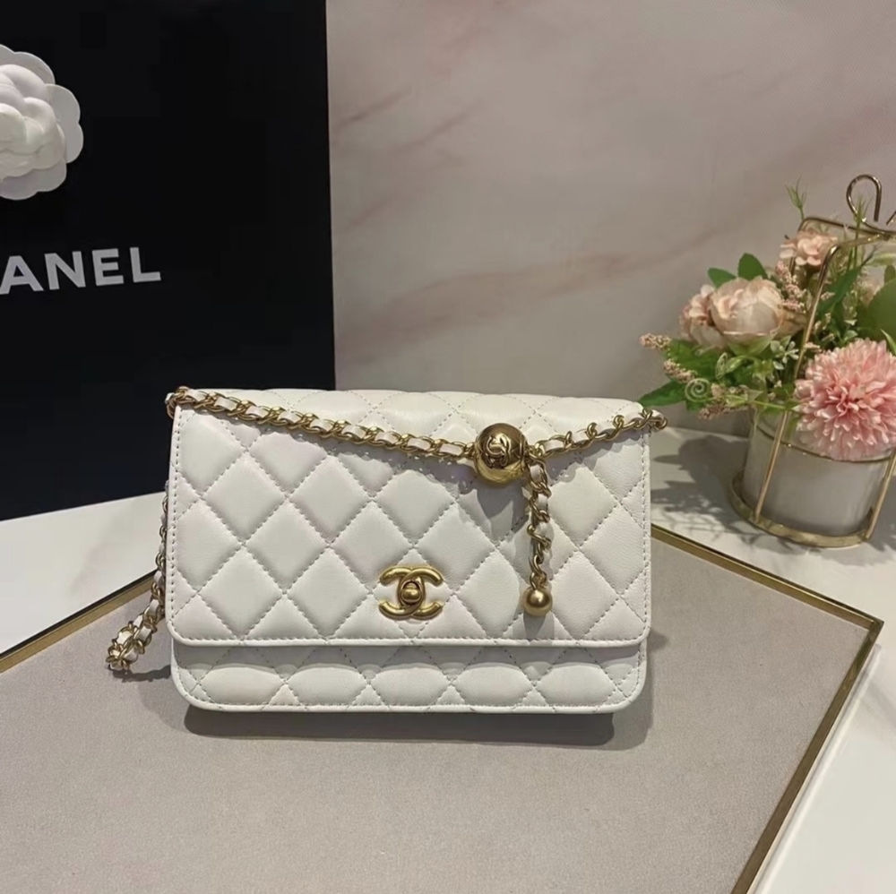 CHANEL Wallet on Chain  with Pearl Crush Ball